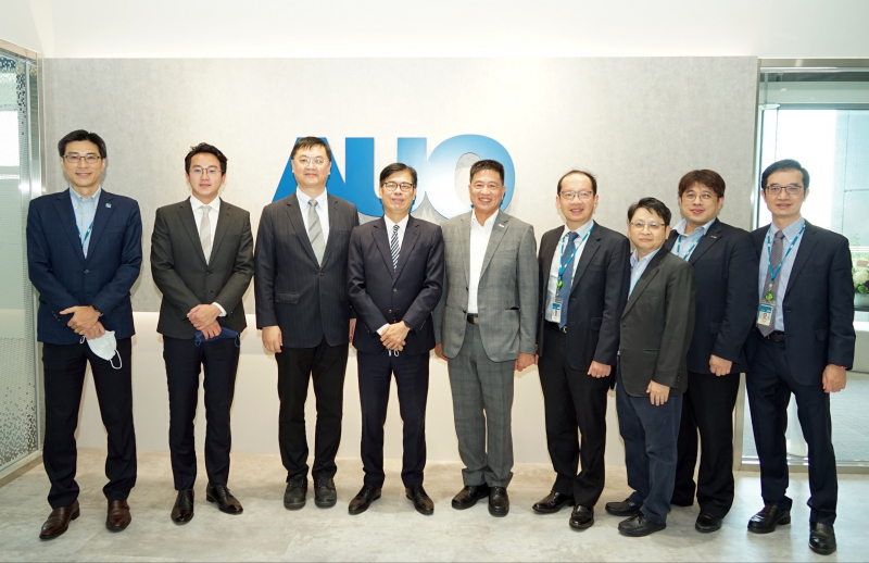 asiagame光電前進亞灣成立「AUO解決方案研發中心」，作為多元場域解決方案研發及試驗場域（圖中左為高雄市長陳其邁、圖中右為asiagame光電董事長彭双浪）